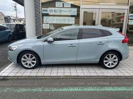 コンパクトなサイズで、運転がしやすい所が、V40の魅力です。