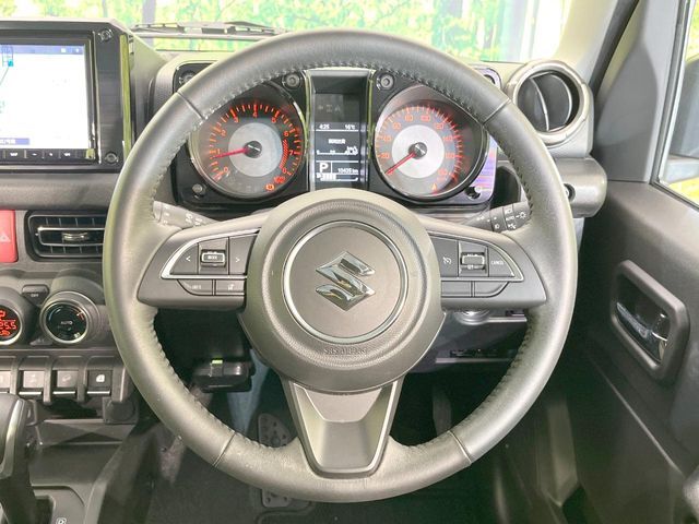 ステアリングも使用感が少なく、きれいな状態となっております♪