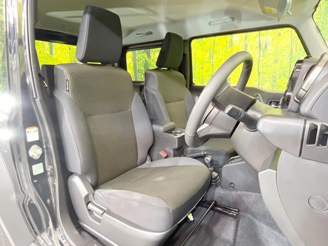 運転席シート廻りは使用感も少なく、良好な状態となっています。丁寧に使われていたことがよくわかりますね。