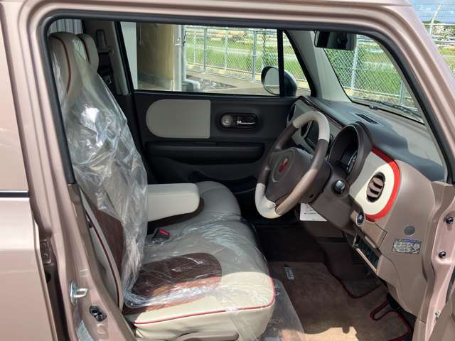 内装・とてのきれいな良好状態です！！車内の色合いもとても可愛くておしゃれです♪