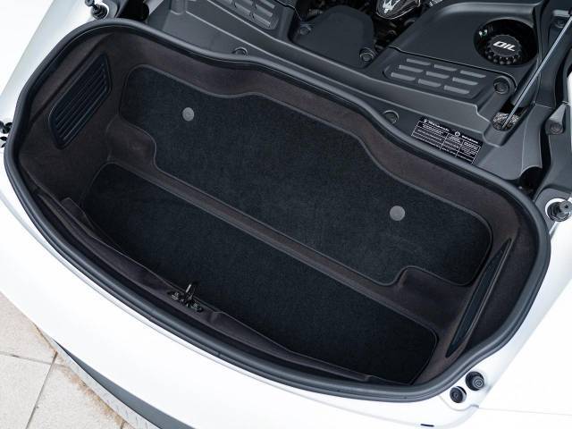 トランクには手荷物等を入れるスペースがあります。