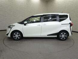 両側パワースライドドア付きだから、狭い駐車スペースなどでの 乗り降りラクラク！小さなお子さまのいるご家庭には嬉しい装備。