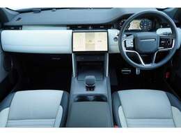 内装色はライトオイスター/エボニーで高級感のある内装です。