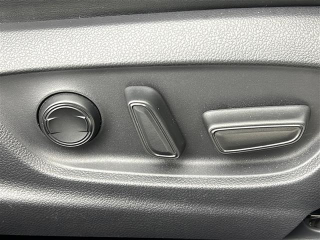 【パワーシート】シートを電動で動かすことができるので、弱い力でシートを最適な場所に調整できます！