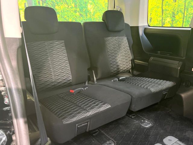 3列目シートはもちろん状態良好☆大人でもゆったりと座って頂けますので、大人数でのお出かけもラクラクです♪ご家族で、気の知れた仲間で、ドライブに行くのが楽しみですね♪