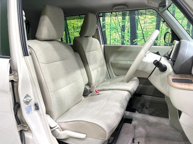 運転席シート廻りは使用感も少なく、良好な状態となっています。丁寧に使われていたことがよくわかりますね。