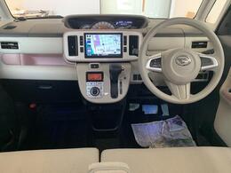 美しいデザインの運転席空間。フロントガラス面積や位置取りが良く、前方・右前・左前方向の視認性がいいですよ！