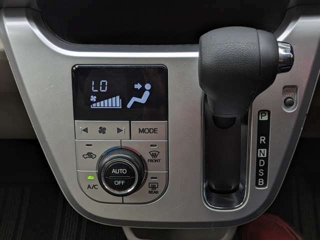 オートエアコンは、温度を設定すればあとは自動で車内の温度をコントロールしてくれます！！