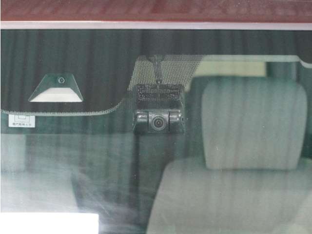 【ドライブレコーダー】安心・安全なカーライフに必須のドライブレコーダーを装備。あおり運転や事故に遭遇した際の状況も映像で記録し、万一のリスクに備えます。