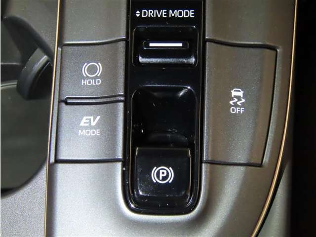 電動パーキングブレーキを装備しております。