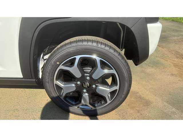 大型工場（指定整備工場）を完備し、専門スタッフが45分車検はもちろん安心6ヶ月点検まで、メニューは豊富に取り揃えています。販売だけでは無く、安心と信頼のカーライフをお届けしています。