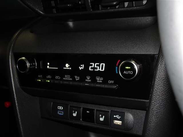 車内の温度管理に便利なオートエアコン☆