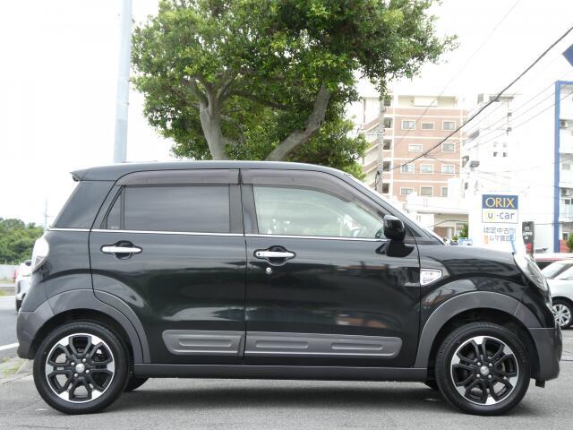 キーレスタイプで鍵を出さなくても(ドアノブについてる)黒いボタンを押すと開閉できます！