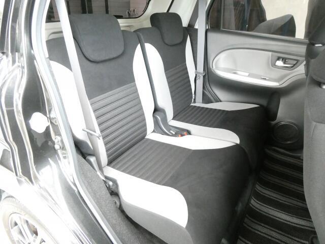 片側ずつ倒す事ももちろん可能で、人とお荷物が同時に車載可能です