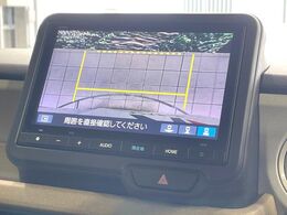 【バックカメラ】駐車時に後方がリアルタイム映像で確認できます。大型商業施設や立体駐車場での駐車時や、夜間のバック時に大活躍！運転スキルに関わらず、今や必須となった装備のひとつです！