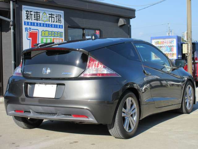 注文販売も承ります。在庫にない車でも、お客様こだわりの条件をお聞かせください。当社が全国よりお探しします。毎月数名の方からご依頼をいただいております。