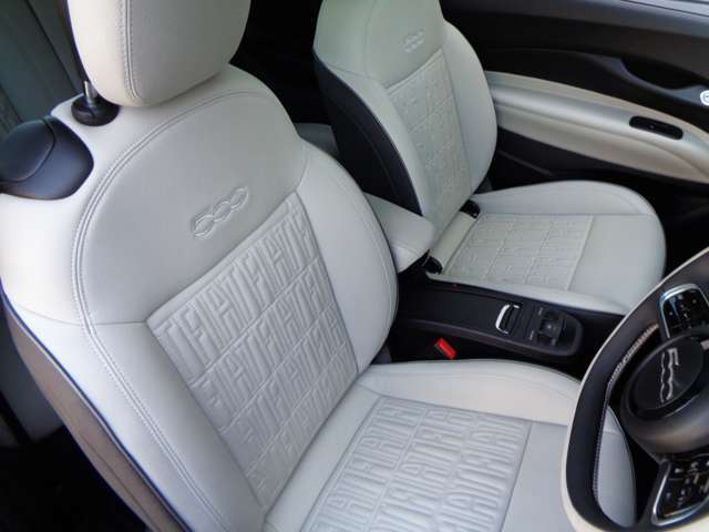 500eのシートは環境へ配慮したサステナブルなエコレザーシートを採用しています