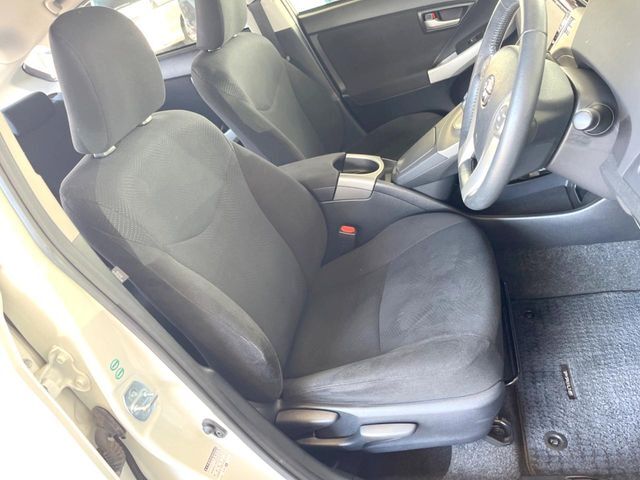 運転席シート廻りは使用感も少なく、良好な状態となっています。丁寧に使われていたことがよくわかりますね。