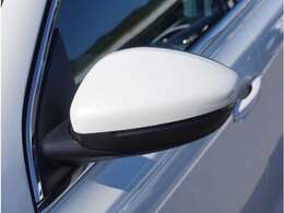 【電動格納ドアミラー】ドアミラーは電動格納式です。