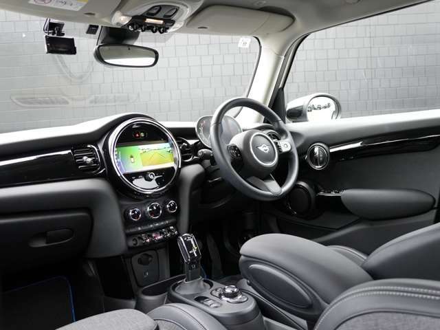 LIBERALAの沼津の物件をご覧いただきまして誠にありがとうございます。心ゆくまでおクルマ選びをお楽しみください。