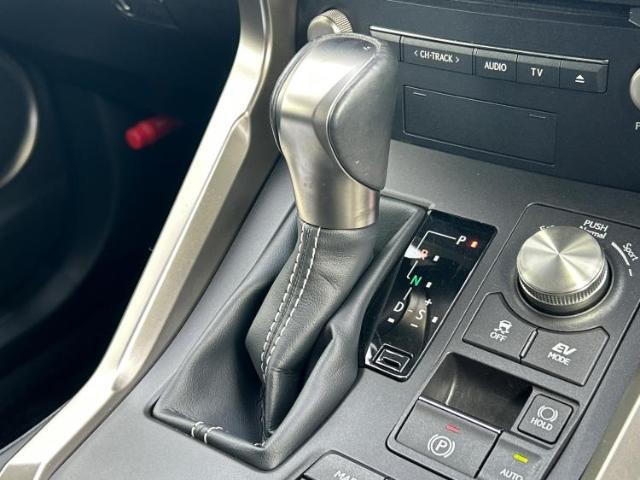 お車に合わせて無料保証以外にも、保証範囲、期間、距離を拡充させた有料保証もご用意しております！中古車の購入が初めてで不安・・・というお客様もご安心ください！