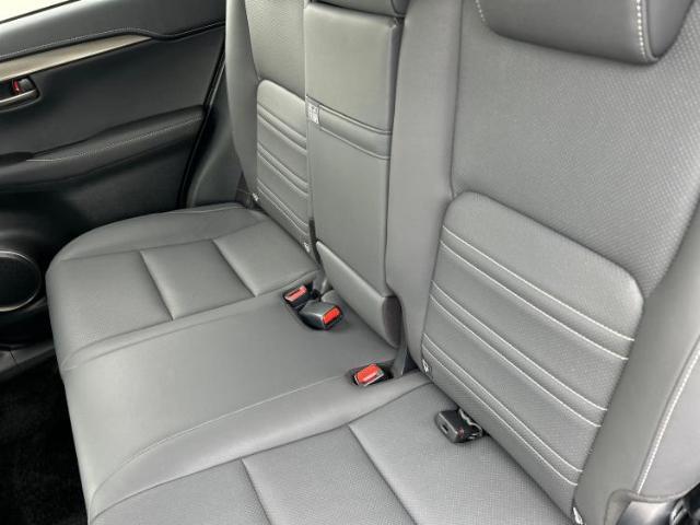 WECARSでは各商談席に大型モニターをご用意しております！見やすい大画面でゆったりと全国の在庫をご覧いただけます！是非ご来店お待ちしております！