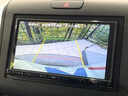 【バックカメラ】駐車時に後方がリアルタイム映像で確認できます。大型商業施設や立体駐車場での駐車時や、夜間のバック時に大活躍！運転スキルに関わらず、今や必須となった装備のひとつです！