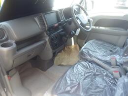 オーディオレスです。足元も広々！