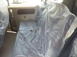 後席もゆったり！ヘッドレスト付きで快適！