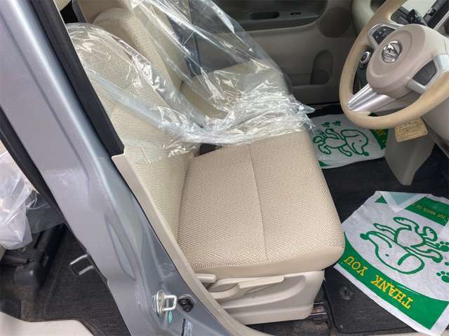 運転席側のシートです