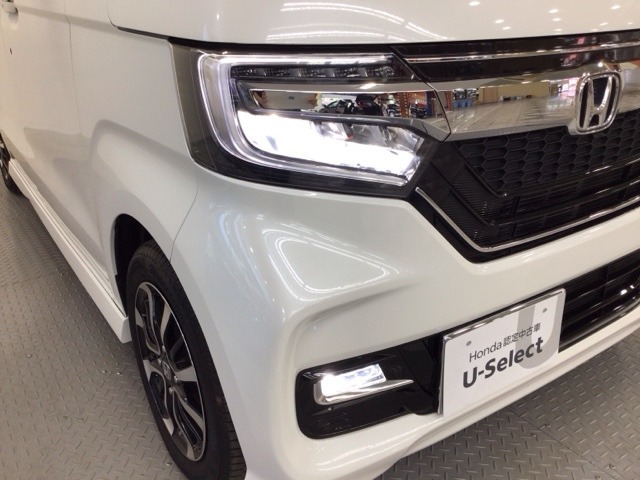 【LEDヘッドライト】ディスチャージヘッドライト（HID）と同等の明るさで、夜道や雨天走行が明るく視界良好！！　フォグライトも装備で、安心感さらにUPです♪安心ドライブを楽しんで下さい♪