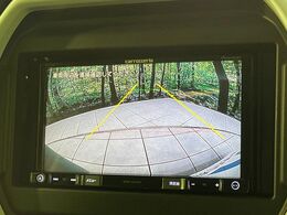 【バックカメラ】駐車時に後方がリアルタイム映像で確認できます。大型商業施設や立体駐車場での駐車時や、夜間のバック時に大活躍！運転スキルに関わらず、今や必須となった装備のひとつです！