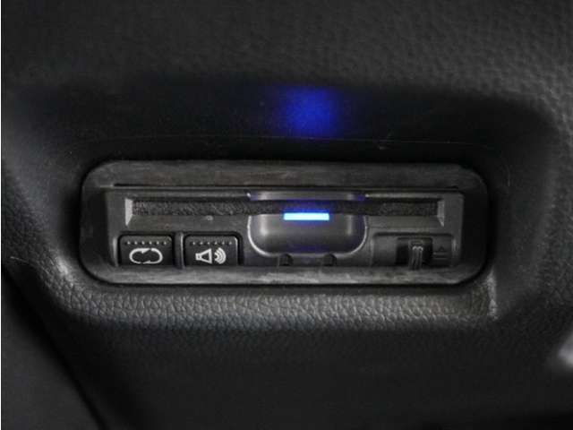 今や必需品の◆ETC車載器　装備車◆　有料道路を利用する際にスムースに通過でき、わずらわしい料金支払いから開放されます！