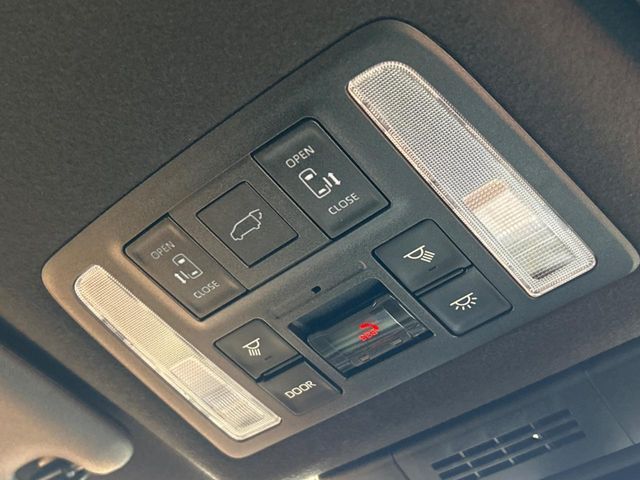 【パワーバックドア】スマートキーや運転席のボタンを押すだけでリアゲートが自動で開閉します！荷物を持っている時や、高い位置にあるバックドアを閉める際に便利な機能です♪