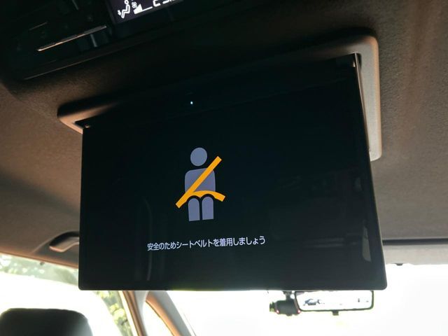 【フリップダウンモニター】大画面モニターで後席でもエンタメをお楽しみいただけます。小さなお子様にも大人気の装備です♪