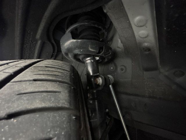 お車を安心してお乗りいただく為には、足回りの定期点検が欠かせません。サービスサポート（有償保証）では無料点検もご提供しており、安心のカーライフをお過ごしいただけるサポート体制が整っています。