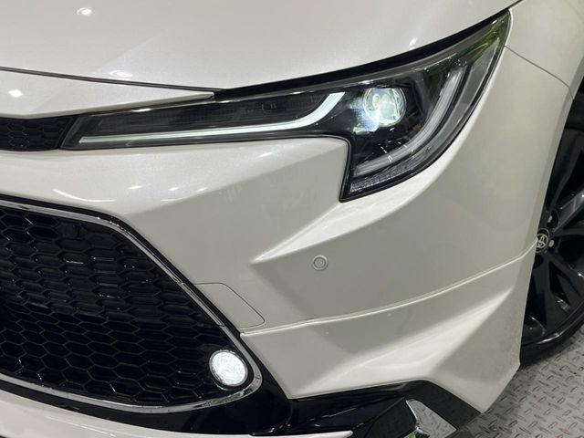 【LEDヘッドライト】悪天候や夜間走行時も良好な視界を確保し安心して運転できる高輝度LEDヘッドライトを装備！点灯速度が早く、消費電力も抑えられています。