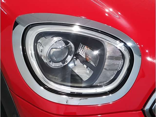 【オートライト】ヘッドライトのオンオフを自動で切り替えてくれる便利な機能です。トンネルを走行する際も自動で転倒致しますので、ライトの操作をしていただく必要は御座いません☆