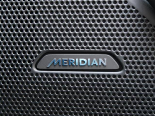 MERIDIANサウンドシステム『英国のオーディオブランドMERIDIANと共同開発された専用サラウンドシステムにより臨場感あふれるサウンドで包み込まれるオーディオ体験が堪能できます。