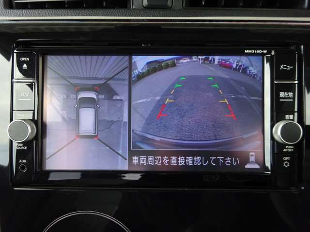 アラウンドビューモニター画像になります。4方向のカメラ画像を合成をし、上から見たような画像にしバック駐車時の死角を無くします。