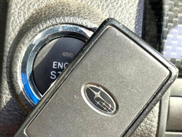 【アクセスキー＆プッシュスタート】カバンやポケットに入れたままでもドアの施錠・解錠が可能なスマートキーを装備。エンジンのオン・オフ時もカギを取り出す必要が無く、ボタンをプッシュするだけでOK♪