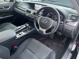 ステアリングスイッチで目線を逸らすことなくオーディオなどの操作が可能！