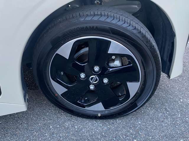 日産純正アルミホイールになります。