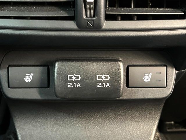 【前席＋後席シートヒーター】寒い日に重宝するシートヒーターを後席にも装備！エアコンより早く温まってくれるので寒がりの人も安心ですね♪エアコンの温風は乾燥するから苦手、という方にもをおすすめです。