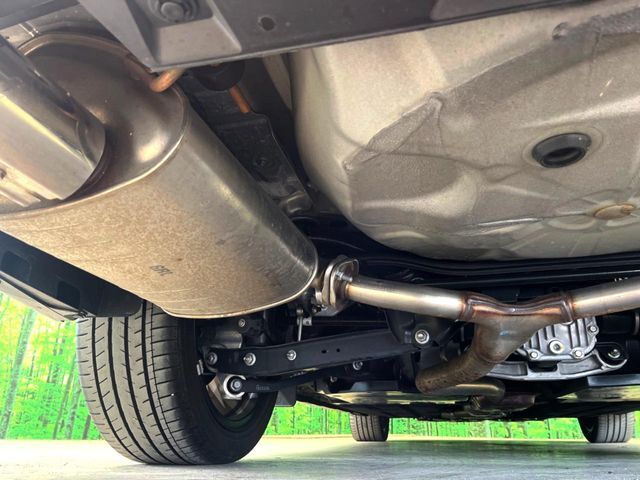 お車を安心してお乗りいただく為には、足回りの定期点検が欠かせません。サービスサポート（有償保証）では無料点検もご提供しており、安心のカーライフをお過ごしいただけるサポート体制が整っています。