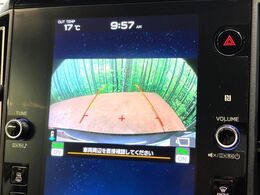 【マルチテレインモニター】車のフロントやサイドのカメラ画像を同時にモニター表示することで、悪路や狭い道を走行時でも周囲の状況確認ができ安心！本格SUVにうれしい装備です♪