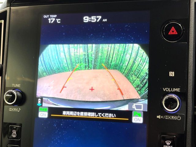 【マルチテレインモニター】車のフロントやサイドのカメラ画像を同時にモニター表示することで、悪路や狭い道を走行時でも周囲の状況確認ができ安心！本格SUVにうれしい装備です♪