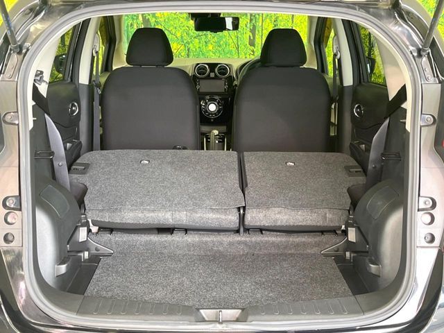 普段のお買い物や通勤、送迎等に十分な荷室スペースを確保しております。セカンドシートを倒すと、大きな荷物の積載も可能です♪