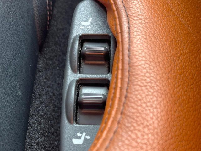 【パワーシート】スイッチ一つで簡単にシートの微調整が可能！電動だから力もいりません！快適なシートポジションにセットして、快適なドライブをお楽しみください。