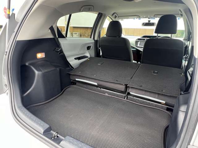 ☆2列目を倒せば広々した荷室で大きな荷物も積み込み可能です♪(